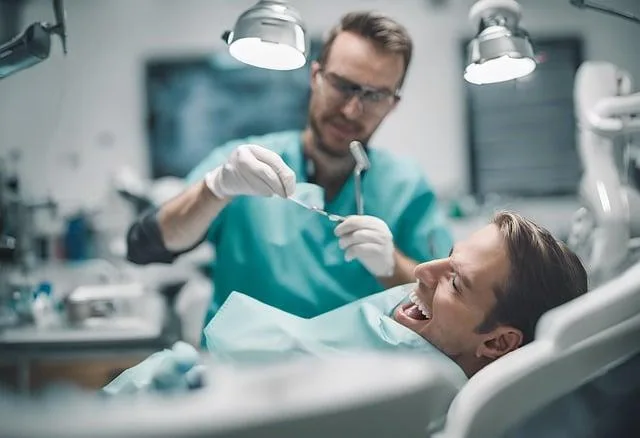 Možné příčiny bolesti zubu na poklep